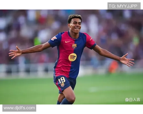 当足球球星赛场上演爆笑名场面观众捧腹大笑瞬间 当足球球星赛场上演爆笑名场面观众捧腹大笑瞬间