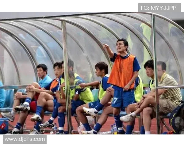 替补席上的足球英雄如何突破困境展现个人价值