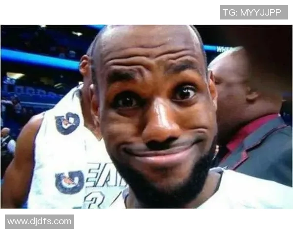 球星足球场上搞笑瞬间大盘点,笑料百出让你捧腹大笑 球星足球场上搞笑瞬间大盘点,笑料百出让你捧腹大笑