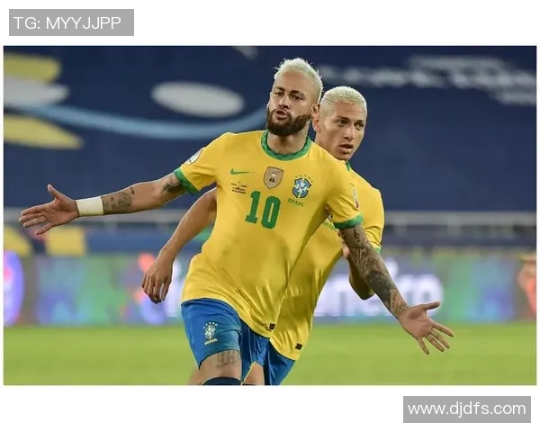 足球巨星同场亮相震撼排队图展现巅峰时刻与独特风采 足球巨星同场亮相震撼排队图展现巅峰时刻与独特风采