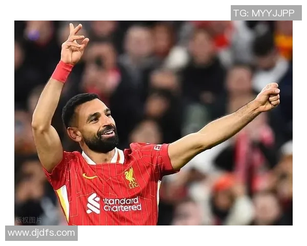 足球明星璀璨瞬间回顾：传奇高光时刻与历史性进球的完美呈现