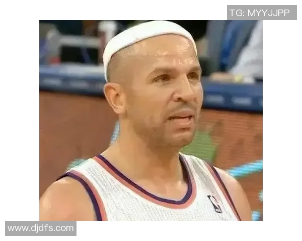 足球球星独特发带造型解析 他们背后的故事与个性展示